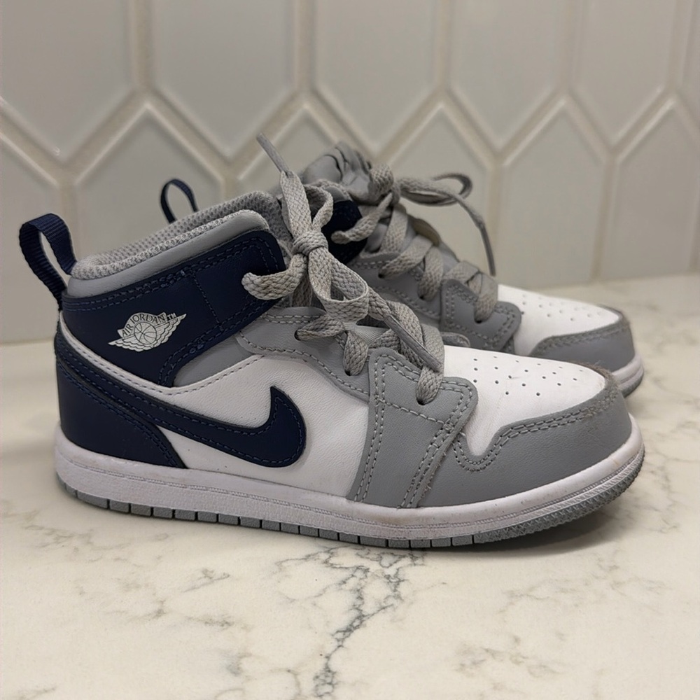 Jordan 1 Mid Kid's Size 10C Midnight Navy Light Smoke Grey Shoes 0590